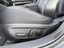 Mazda 3 2.0 SkyActiv Hybrid 150PK Exclusive-Line / Trekhaak / Stoel & Stuurverwarming / Lederen Bekleding / Head-Up Display / Elektrisch Bedienbare Bestuurdersstoel met Geheugen / Apple Carplay & Android Auto / Climate Control / Navigatie /