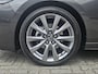 Mazda 3 2.0 SkyActiv Hybrid 150PK Exclusive-Line / Trekhaak / Stoel & Stuurverwarming / Lederen Bekleding / Head-Up Display / Elektrisch Bedienbare Bestuurdersstoel met Geheugen / Apple Carplay & Android Auto / Climate Control / Navigatie /