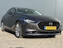 Mazda 3 2.0 SkyActiv Hybrid 150PK Exclusive-Line / Trekhaak / Stoel & Stuurverwarming / Lederen Bekleding / Head-Up Display / Elektrisch Bedienbare Bestuurdersstoel met Geheugen / Apple Carplay & Android Auto / Climate Control / Navigatie /