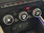 Renault Clio E-Tech Hybrid 140PK Initiale Paris / BOSE Premium Audio / Lederen Bekleding / Stoel & Stuurverwarming / Apple Carplay & Android Auto / All Season Banden / Trekhaak / Navigatie / Achteruitrijcamera /