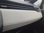 Renault Clio E-Tech Hybrid 140PK Initiale Paris / BOSE Premium Audio / Lederen Bekleding / Stoel & Stuurverwarming / Apple Carplay & Android Auto / All Season Banden / Trekhaak / Navigatie / Achteruitrijcamera /