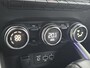 Renault Clio E-Tech Hybrid 140PK Initiale Paris / BOSE Premium Audio / Lederen Bekleding / Stoel & Stuurverwarming / Apple Carplay & Android Auto / All Season Banden / Trekhaak / Navigatie / Achteruitrijcamera /