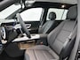 Mercedes-Benz GLB 250+ Business Solution AMG 7p. 85.5 kWh | Premium pakket | Nightpakket | Parkeerpakket | Warmtewerend, donkergetint glas | Vast panoramadak | GUARD 360° | 19” vijfspaaks lichtmetalen AMG-velgen |