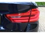 BMW 5-Serie Touring 530i High Executive M-sport | Incl. 12 maanden garantie | Panoramadak | Dodehoek detectie | Geheugenstoelen |  Parkeercamera | Standkachel | Head-up display | Elektrisch uitklapbare trekhaak | Stoelverwarming | Draadloze telefoonlader | Luxe lederen bekleding |