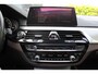 BMW 5-Serie Touring 530i High Executive M-sport | Incl. 12 maanden garantie | Panoramadak | Dodehoek detectie | Geheugenstoelen |  Parkeercamera | Standkachel | Head-up display | Elektrisch uitklapbare trekhaak | Stoelverwarming | Draadloze telefoonlader | Luxe lederen bekleding |
