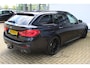 BMW 5-Serie Touring 530i High Executive M-sport | Incl. 12 maanden garantie | Panoramadak | Dodehoek detectie | Geheugenstoelen |  Parkeercamera | Standkachel | Head-up display | Elektrisch uitklapbare trekhaak | Stoelverwarming | Draadloze telefoonlader | Luxe lederen bekleding |