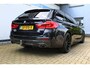 BMW 5-Serie Touring 530i High Executive M-sport | Incl. 12 maanden garantie | Panoramadak | Dodehoek detectie | Geheugenstoelen |  Parkeercamera | Standkachel | Head-up display | Elektrisch uitklapbare trekhaak | Stoelverwarming | Draadloze telefoonlader | Luxe lederen bekleding |