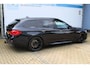 BMW 5-Serie Touring 530i High Executive M-sport | Incl. 12 maanden garantie | Panoramadak | Dodehoek detectie | Geheugenstoelen |  Parkeercamera | Standkachel | Head-up display | Elektrisch uitklapbare trekhaak | Stoelverwarming | Draadloze telefoonlader | Luxe lederen bekleding |