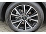 Ford Puma 1.0-125pk EcoBoost Mild-Hybrid Titanium. Fabrieksgarantie t/m 21-05-2027 ! Slechts 14.800km ! Volautm. airco, pdc achter, all season banden, stoel-, stuur- en voorraamverw., navigatie, telefoonvoorb., elektr. achterklep, cruise cntrl, keyless entry&go etc.