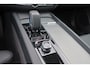 Volvo XC60 T8 Recharge AWD Plus Dark - Panorama/schuifdak - IntelliSafe Assist & Surround - 360º Camera - Harman/Kardon audio - Adaptieve LED koplampen - Verwarmde voorstoelen, stuur & achterbank - Parkeersensoren voor & achter - Elektr. bedienb. voorstoelen met geheugen - Draadloze tel. lader - Extra getint glas - 20' LMV