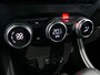 Renault Captur 1.3 TCe 130 Intens - Trekhaak - Camera - Navi - Sensor v+a
