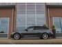 BMW 3-Serie Touring 318i Centennial Executive M-sport | 2e eigenaar | HiFi audio | Navigatie | Bluetooth | Climate control | M-sportstuur | Cruise control | PDC | 18 inch | Trekhaak