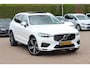 Volvo XC60 2.0 T8 Twin Engine AWD R-Design / Trekhaak / Panoramadak / Leder / CarPlay / 21'' / Parkeerhulp V+A / Stoelverwarming / DAB / Cruise Control