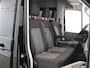 Volkswagen Crafter 2.0 TDI | AUT. | L4 H3 | DUBBEL CABINE | LAADKLEP | 177 PK | ADAPTIEVE CRUISE CONTROL | 7-ZITS DC | LED | CARPLAY | ANDROID AUTO | ACHTERUITRIJCAMERA | PARKEERSENSOREN | STUURWIEL VERWARMING | METALLIC LAK