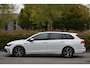 Volkswagen Golf 1.5 eTSI Variant 3x R Line Pano Keyless Lane Camera Trekhaak