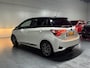 Toyota Yaris 1.5 Hybrid Bi-Tone Luxe en nette auto slechts 72366 KM met stoelverwarming, parkeersensoren etc