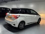 Toyota Yaris 1.5 Hybrid Bi-Tone Luxe en nette auto slechts 72366 KM met stoelverwarming, parkeersensoren etc