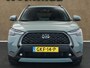 Toyota Corolla Cross Hybrid 200 Dynamic - ORIGINEEL NEDERLANDSE AUTO - APPLE CARPLAY/ANDROID AUTO - AIRCO (AUTOMATISCH) - CRUISE CONTROL ADAPTIEF - DRAADLOZE TELEFOONLADER - KEYLESS ENTRY/START - NAVIGATIESYSTEEM FULL-MAP - GETINTE RAMEN ACHTER