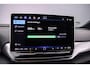 Volkswagen ID.4 Pro Oranje Edition 286pk Automaat Adaptive cruise control, Elektrische achterklep, Achteruitrijcamera, LED matrix koplampen, Stuurwiel verwarmd