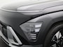 Hyundai Kona 1.6 GDI HEV Premium Sky | Panoramadak | Stoelverkoeling | 360 Camera | Bose Audio | Adaptieve Cruise Control | Climate Control | Light Grey interieur |