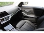 BMW 3-Serie Touring 318i High Executive | Incl. 12 maanden garantie | Trekhaak elektrisch uitklapbaar | Harman/Kardon audio | Apple Carplay/Android Auto | Sport stoelen | DAB | Voorstoelen verwarmd | Elektrische achterklep | Cruise control adaptief |