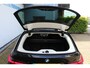 BMW 3-Serie Touring 318i High Executive | Incl. 12 maanden garantie | Trekhaak elektrisch uitklapbaar | Harman/Kardon audio | Apple Carplay/Android Auto | Sport stoelen | DAB | Voorstoelen verwarmd | Elektrische achterklep | Cruise control adaptief |