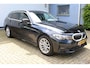 BMW 3-Serie Touring 318i High Executive | Incl. 12 maanden garantie | Trekhaak elektrisch uitklapbaar | Harman/Kardon audio | Apple Carplay/Android Auto | Sport stoelen | DAB | Voorstoelen verwarmd | Elektrische achterklep | Cruise control adaptief |