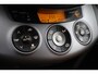 Toyota RAV4 2.0 VVTi Executive | Navigatie | Stoelverwarming | Cruise Control | Clima | Parkeersensoren voor/achter | Treeplanken | 17 inch | DVD speler