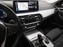 BMW 5-Serie Touring 530e xDrive | LED Grille |  Leder | Camera | Adaptive Cruise | Sfeerlicht | Dodehoek | Carplay