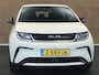 BYD DOLPHIN Comfort 60.4 kWh - ORIGINEEL NEDERLANDSE AUTO - DODEHOEKDETECTIE - CRUISE CONTROL ADAPTIEF - KEYLESS ENTRY/START - ELEKTRISCHE CLIMATE CONTROL - PARKEERSENSOREN VOOR & ACHTER - VOORSTOELEN VERWARMD - 360 GRADEN CAMERA - TREKHAAK - 3 FASE LADEN