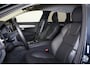 Volvo V90 T6 Recharge AWD Plus Bright - Luchtvering - IntelliSafe Assist & Surround - 360º Camera - Harman/Kardon audio - Adaptieve LED koplampen - Verwarmde voorstoelen, stuur & achterbank - Parkeersensoren voor & achter - Elektr. bedienb. voorstoelen met geheugen - Extra getint glas - 19' LMV