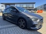 Mercedes-Benz B-klasse 180 136PK AMG NIGHT EDITON AUTOMAAT APPCARP./P-CAM /NAVI/WIDESCREEN/LED/CLIMA/2XPDC/S&S/18''AMG/TREKHAAK - 1 EIG./NL AUTO/KM=NAP