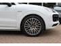 Porsche Cayenne 3.0 E-Hybrid / Trekhaak / Panoramadak / 360Camera / Luchtvering / 21'' / Bose / Sportdesign+Chrono / Leder / Stuur+Stoelverwarming / Dodehoek / DAB / Cruise Control