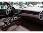 Porsche Cayenne 3.0 E-Hybrid / Trekhaak / Panoramadak / 360Camera / Luchtvering / 21'' / Bose / Sportdesign+Chrono / Leder / Stuur+Stoelverwarming / Dodehoek / DAB / Cruise Control