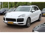 Porsche Cayenne 3.0 E-Hybrid / Trekhaak / Panoramadak / 360Camera / Luchtvering / 21'' / Bose / Sportdesign+Chrono / Leder / Stuur+Stoelverwarming / Dodehoek / DAB / Cruise Control