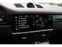 Porsche Cayenne 3.0 E-Hybrid / Trekhaak / Panoramadak / 360Camera / Luchtvering / 21'' / Bose / Sportdesign+Chrono / Leder / Stuur+Stoelverwarming / Dodehoek / DAB / Cruise Control
