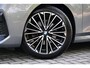 BMW 2-Serie Active Tourer 218i M-Pakket | Pano | HUD | Harman Kardon | Adap Cruise | LED | Elektr. Stoel Mem | DAB | Keyless | Camera | Etc.
