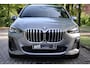 BMW 2-Serie Active Tourer 218i M-Pakket | Pano | HUD | Harman Kardon | Adap Cruise | LED | Elektr. Stoel Mem | DAB | Keyless | Camera | Etc.