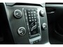 Volvo V40 T2 Kinetic 129PK Handgeschakeld | Verwarmbare Voorruit | Trekhaak | Getint Glas | Cruise Control | Navigatie | Bluetooth | Achteruitrijcamera | Parkeersensoren Achter | Stoelverwarming |