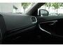 Volvo V40 T2 Kinetic 129PK Handgeschakeld | Verwarmbare Voorruit | Trekhaak | Getint Glas | Cruise Control | Navigatie | Bluetooth | Achteruitrijcamera | Parkeersensoren Achter | Stoelverwarming |