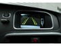 Volvo V40 T2 Kinetic 129PK Handgeschakeld | Verwarmbare Voorruit | Trekhaak | Getint Glas | Cruise Control | Navigatie | Bluetooth | Achteruitrijcamera | Parkeersensoren Achter | Stoelverwarming |