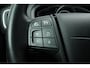 Volvo V40 T2 Kinetic 129PK Handgeschakeld | Verwarmbare Voorruit | Trekhaak | Getint Glas | Cruise Control | Navigatie | Bluetooth | Achteruitrijcamera | Parkeersensoren Achter | Stoelverwarming |