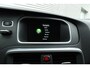 Volvo V40 T2 Kinetic 129PK Handgeschakeld | Verwarmbare Voorruit | Trekhaak | Getint Glas | Cruise Control | Navigatie | Bluetooth | Achteruitrijcamera | Parkeersensoren Achter | Stoelverwarming |
