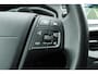 Volvo V40 T2 Kinetic 129PK Handgeschakeld | Verwarmbare Voorruit | Trekhaak | Getint Glas | Cruise Control | Navigatie | Bluetooth | Achteruitrijcamera | Parkeersensoren Achter | Stoelverwarming |