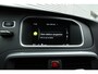 Volvo V40 T2 Kinetic 129PK Handgeschakeld | Verwarmbare Voorruit | Trekhaak | Getint Glas | Cruise Control | Navigatie | Bluetooth | Achteruitrijcamera | Parkeersensoren Achter | Stoelverwarming |