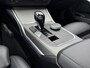 BMW 3-Serie 330i High Executive M Sport Schuif-/ Kanteldak 19 Inch Wegklapbare trekhaak Achteruitrijcamera Carplay Stoelverwarming