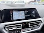 BMW 3-Serie 330i High Executive M Sport Schuif-/ Kanteldak 19 Inch Wegklapbare trekhaak Achteruitrijcamera Carplay Stoelverwarming