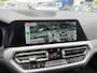 BMW 3-Serie 330i High Executive M Sport Schuif-/ Kanteldak 19 Inch Wegklapbare trekhaak Achteruitrijcamera Carplay Stoelverwarming
