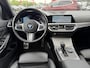 BMW 3-Serie 330i High Executive M Sport Schuif-/ Kanteldak 19 Inch Wegklapbare trekhaak Achteruitrijcamera Carplay Stoelverwarming