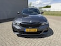 BMW 3-Serie 330i High Executive M Sport Schuif-/ Kanteldak 19 Inch Wegklapbare trekhaak Achteruitrijcamera Carplay Stoelverwarming